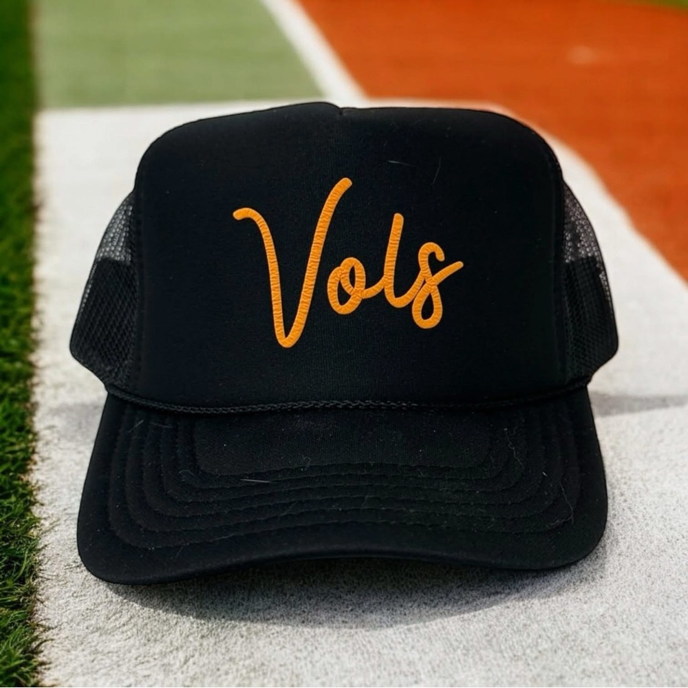 NWOT Black Tennessee Volunteers Trucker Hat